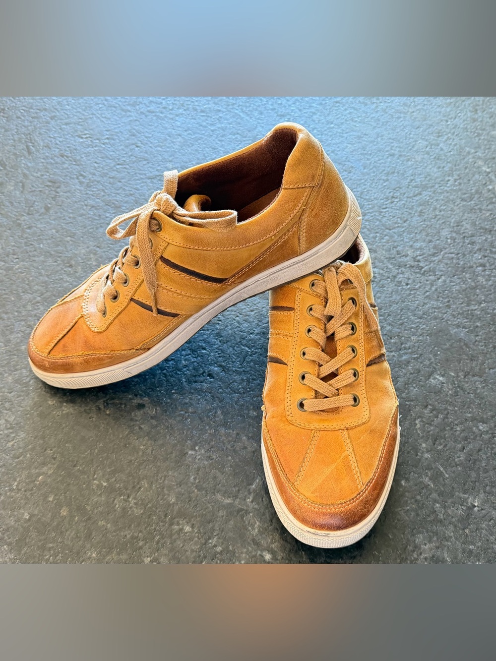 Kenneth Cole Reaction Tan leather Lace-Up Sneakers